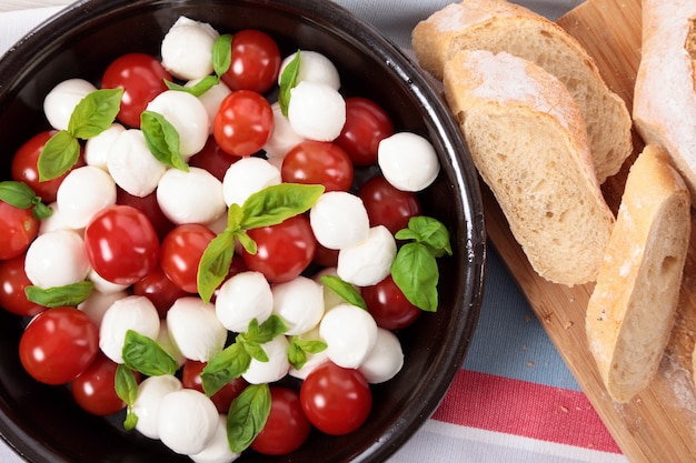 Free Photo caprese salad with bread