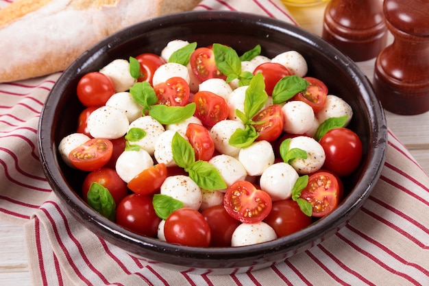 Free photo caprese salad with mozzarella cheese in a bowl