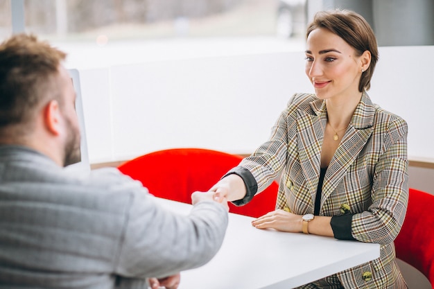 Free photo car saleswoman talking with client