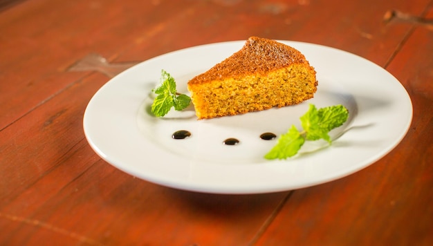 Free photo carrot and almond cake with coffee