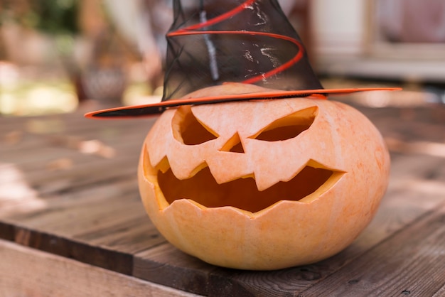 Free Photo carved pumpkin with witch hat close-up