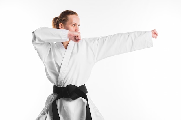 Free photo caucasian woman practicing karate medium shot