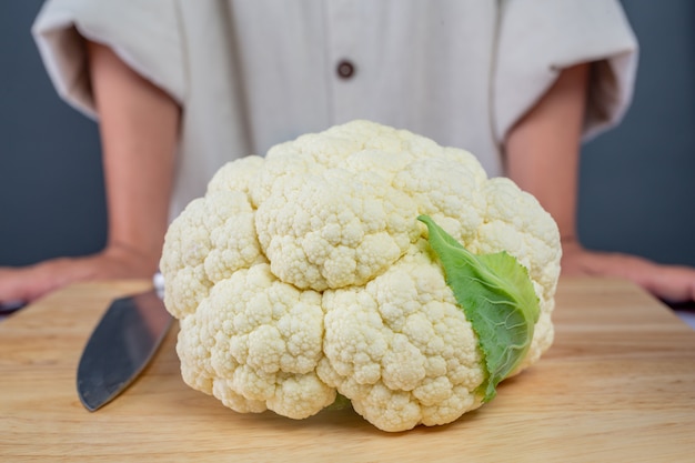 Free Photo cauliflower on the wooden floor.