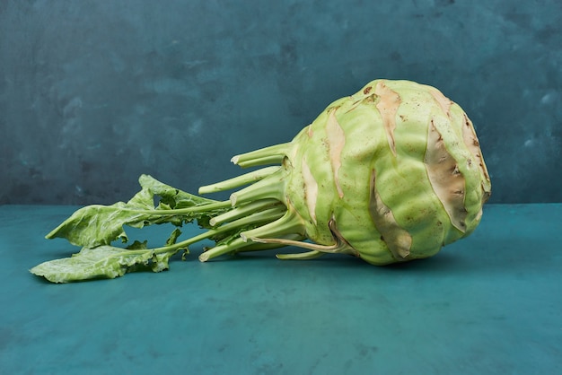 Free photo celery corn on blue .