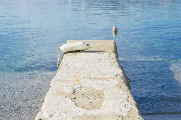 Free Photo cement walkway on the lake