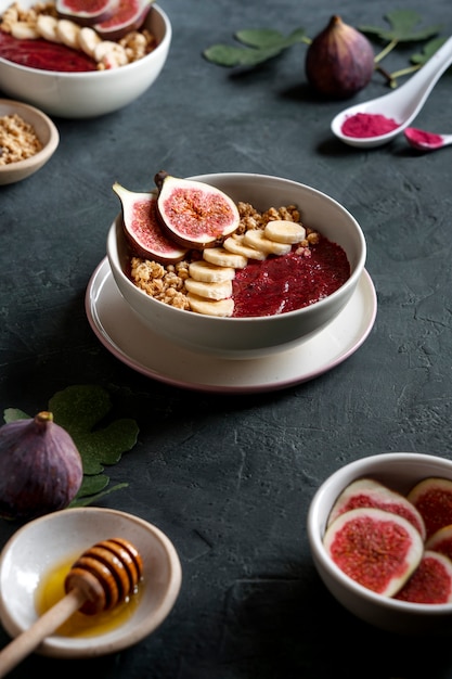 Free photo ceramic bowl of delicious acai brazilian dessert