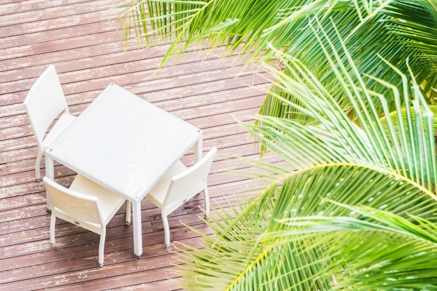 Free photo chairs and white table