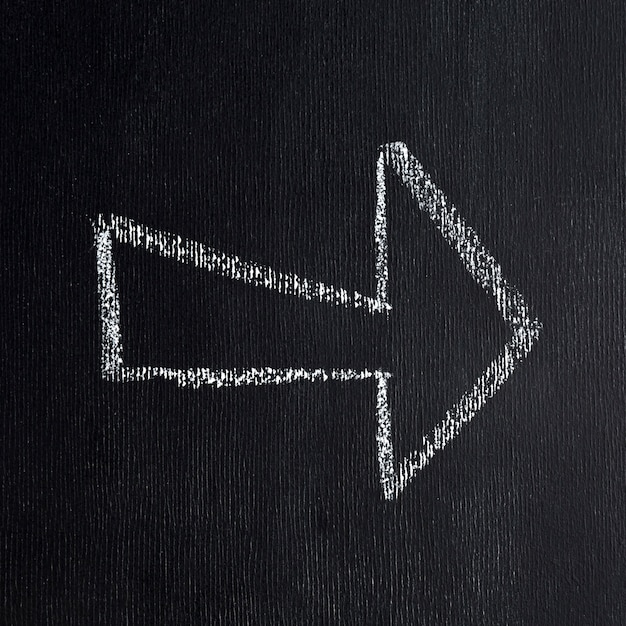 Free Photo chalk arrow drawn on textured surface