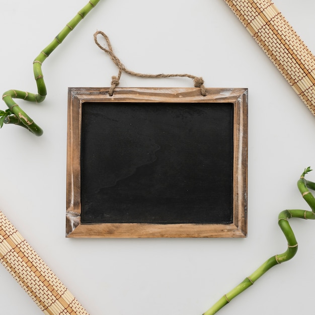 Free photo chalkboard framed by table runners and bamboo