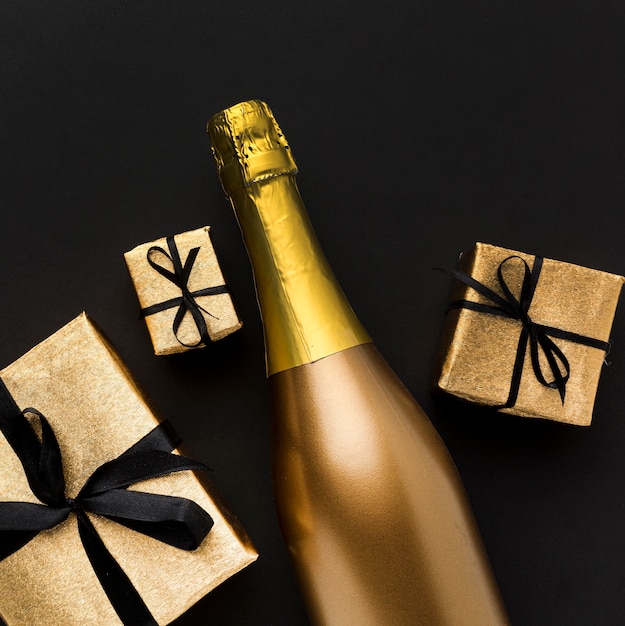 Free photo champagne bottle with gifts