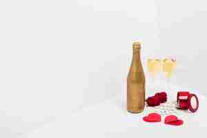 Free photo champagne glasses with small paper hearts