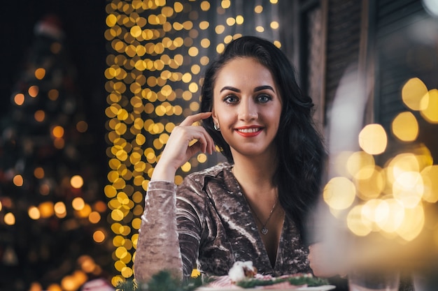 Free photo the charming girl sitting near table