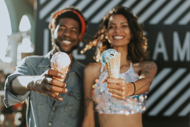 Free photo cheerful couple enjoying ice cream