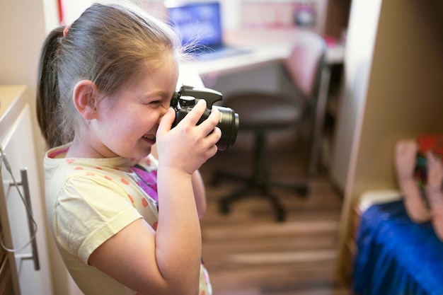 Free photo cheerful girl with camera