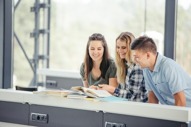 Free Photo cheerful readers at table in library