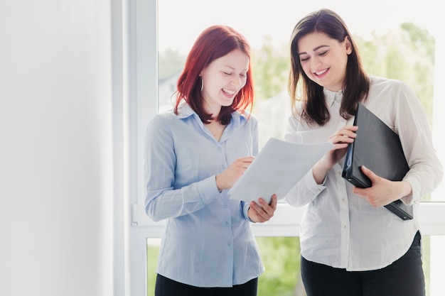 Free photo cheerful women talking and working