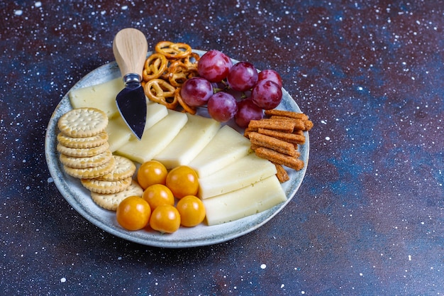 Free Photo cheese plate with delicious tilsiter cheese and snacks.