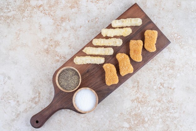 Cheese sticks and nuggets with herbs and spices.