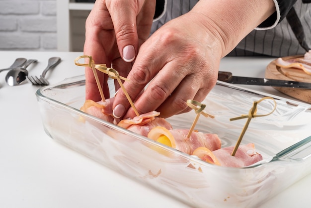 Free photo chef putting meat in bowl