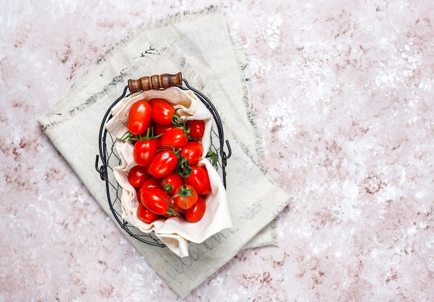 Free photo cherry tomatoes of various colors,yellow and red cherry tomatoes on light background