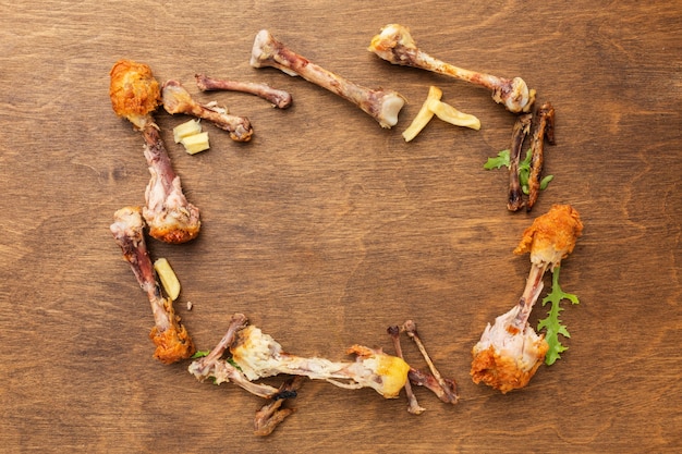 Free Photo chicken drumsticks leftovers frame