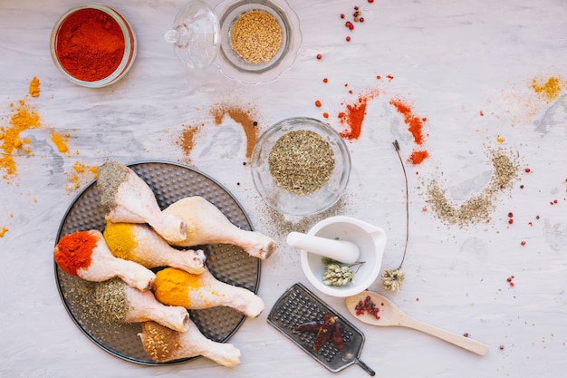 Free photo chicken legs with spices on pan