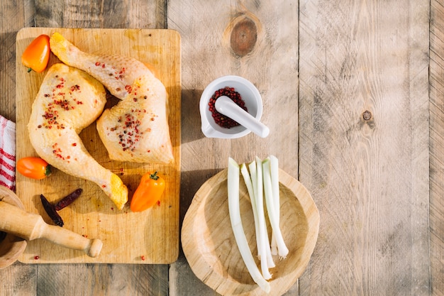 Free Photo chicken near vegetables and spices