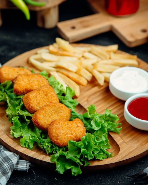 Free photo chicken nuggets served with french fries, ketchup and mayonnaise