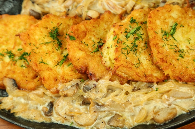 Chicken with mushroom sauce