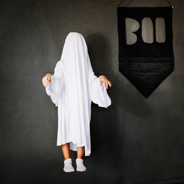 Free photo child in ghost costume