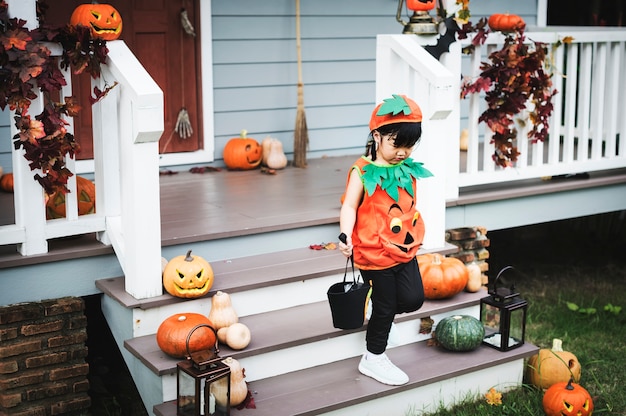 Free photo child in a halloween costume