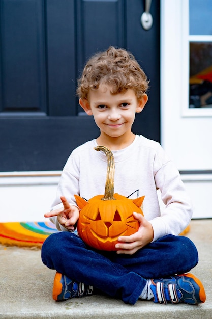 child makes pumpkin for halloween