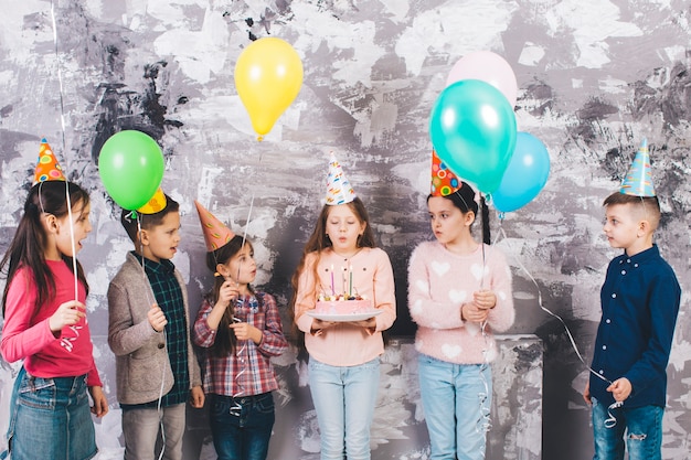 Free photo children celebrating a birthday