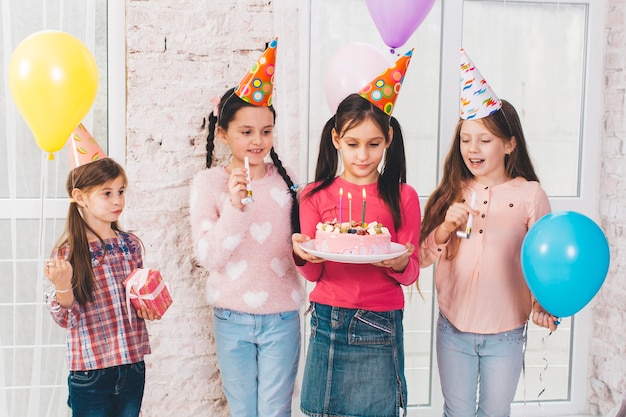 Free photo children celebrating a birthday