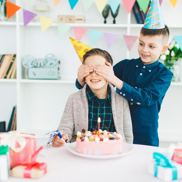 Free photo children celebrating a birthday