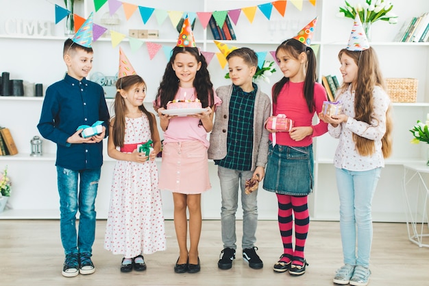 Free photo children celebrating a birthday