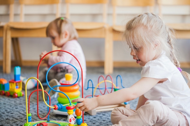 Free photo children in kindergarten with developing toys