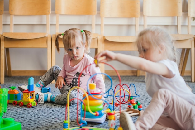 Free photo children in kindergarten with toys