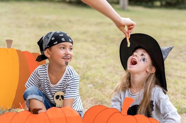 Free photo childrens costumated for halloween