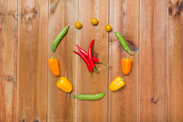 Free photo chili peppers in vegetable circle