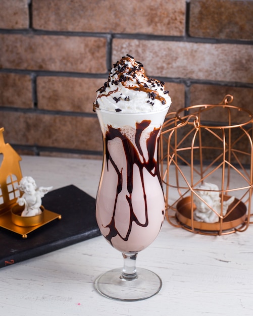 Free photo chocolade milk shake on the table