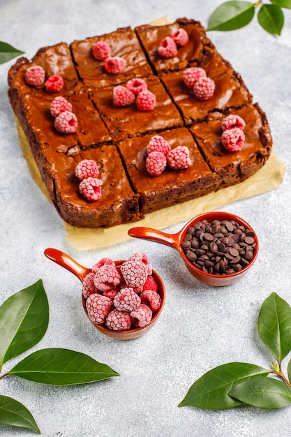 Free photo chocolate brownie cake dessert slices with raspberries and spices