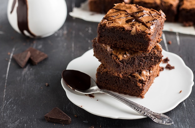 Free photo chocolate brownie cake piece stack on plate homemade pastries