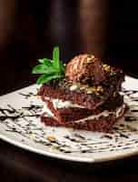 Free photo chocolate brownie cake with a scoop of ice cream.