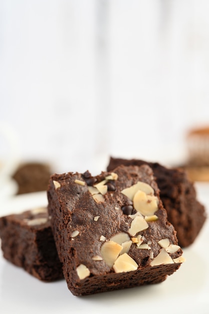 Free photo chocolate brownies on a white plate.