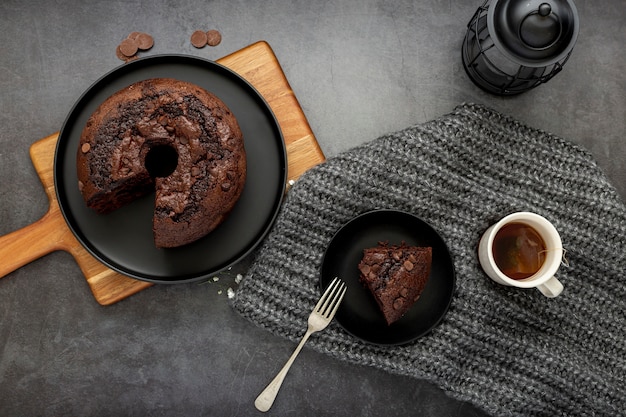 Free photo chocolate cake and a slice of cake  with a cup of coffee