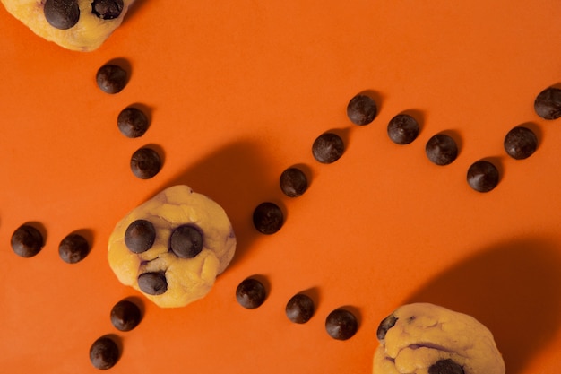 Chocolate chips cookie dough arrangement