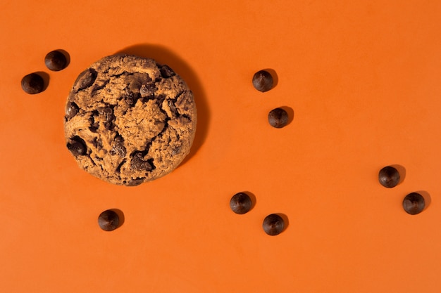 Free Photo chocolate chips cookie top view