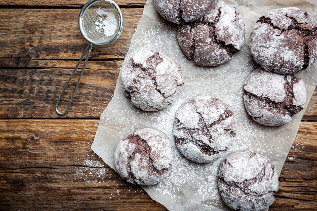 Chocolate crinkle cookies