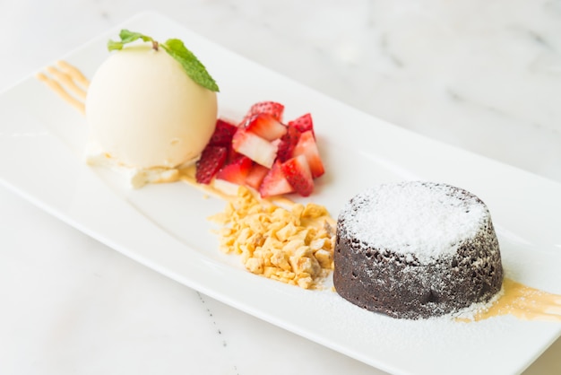 Free photo chocolate lava dessert